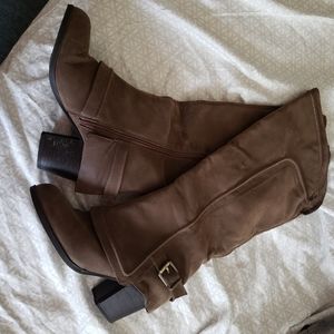 TALL BROWN BOOTS 8.5